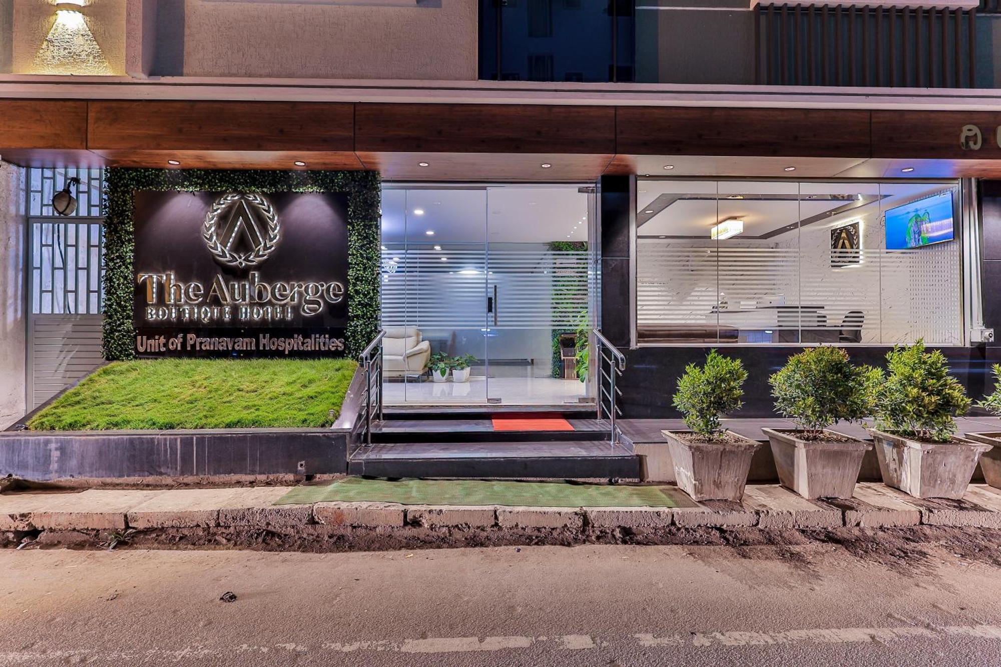 The Auberge Boutique Hotel - Manyata Tech Park Bangalore Extérieur photo